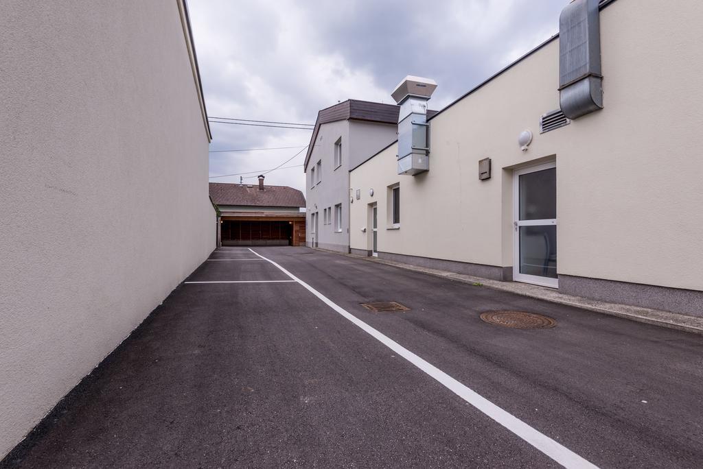 24/7 Zimmer Asten Exterior photo